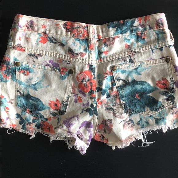 Free People Floral Shorts (25) - Picture 4 of 5